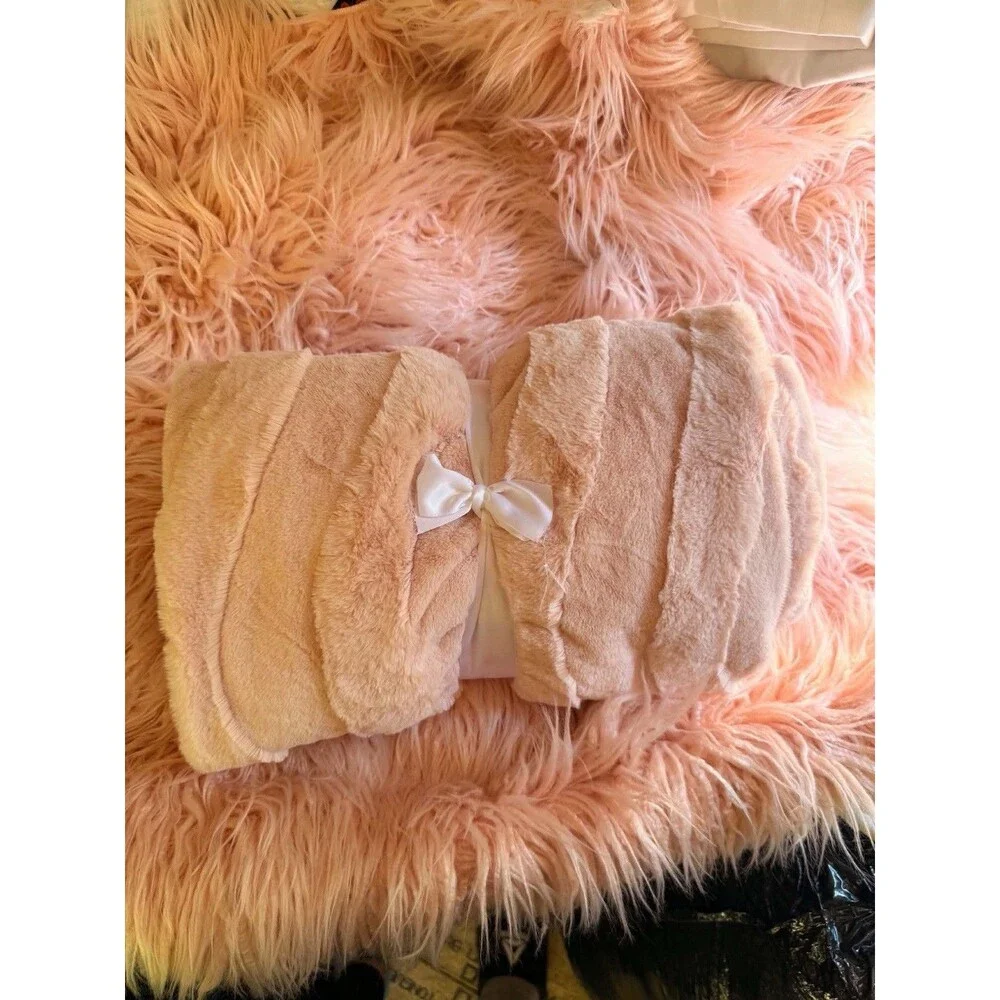 Pillowfort Pink Wave Kids Plush Throw Blanket New Without Tags